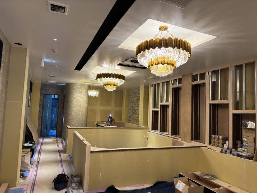 最新の海外インテリア照明の納品事例集 | クラブで使用するゴージャスなシャンデリアを探しています。おすすめはありますか?|高崎市クラブ様 最新の海外インテリア照明の納品事例集 | クラブで使用するゴージャスなシャンデリアを探しています。おすすめはありますか?|高崎市クラブ様