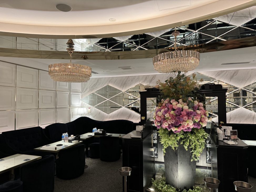 最新の海外インテリア照明の納品事例集 | 「大型シャンデリア、天井高や空間に合うサイズが見つからない?」を解決できます。 最新の海外インテリア照明の納品事例集 | 「大型シャンデリア、天井高や空間に合うサイズが見つからない?」を解決できます。