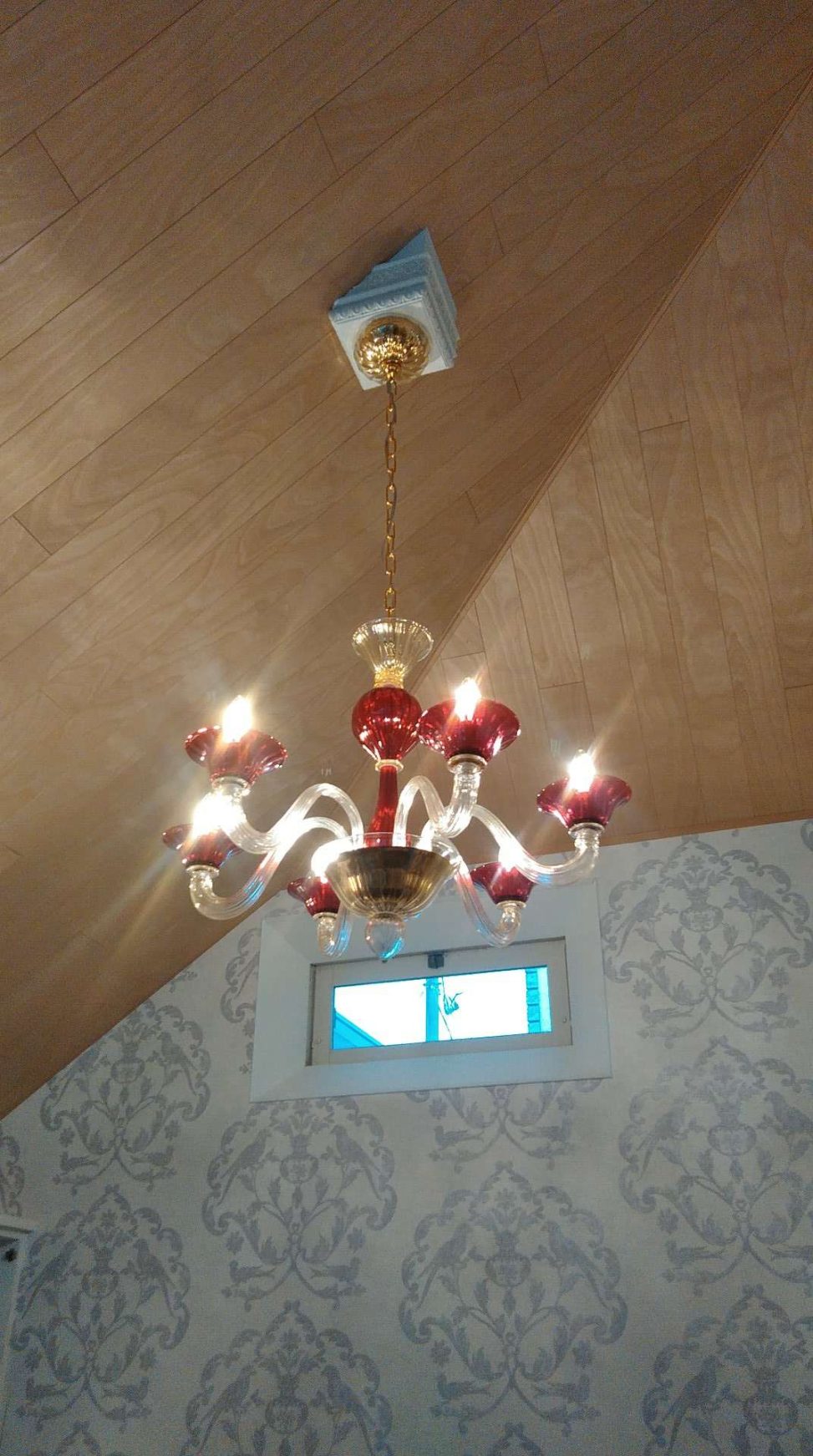 最新の海外インテリア照明の納品事例集 | 斜傾天井にシャンデリアをつけたい場合どうしたらいいですか?|世田谷M邸宅様 最新の海外インテリア照明の納品事例集 | 斜傾天井にシャンデリアをつけたい場合どうしたらいいですか?|世田谷M邸宅様