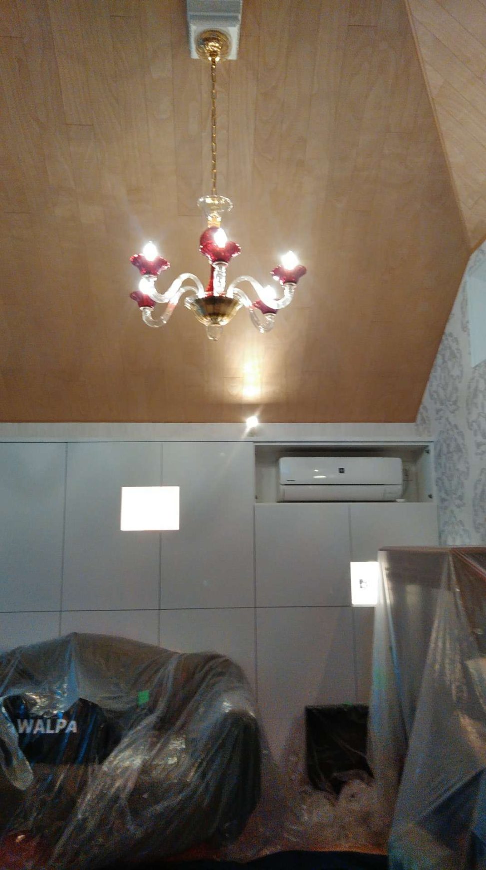 最新の海外インテリア照明の納品事例集 | 斜傾天井にシャンデリアをつけたい場合どうしたらいいですか?|世田谷M邸宅様 最新の海外インテリア照明の納品事例集 | 斜傾天井にシャンデリアをつけたい場合どうしたらいいですか?|世田谷M邸宅様