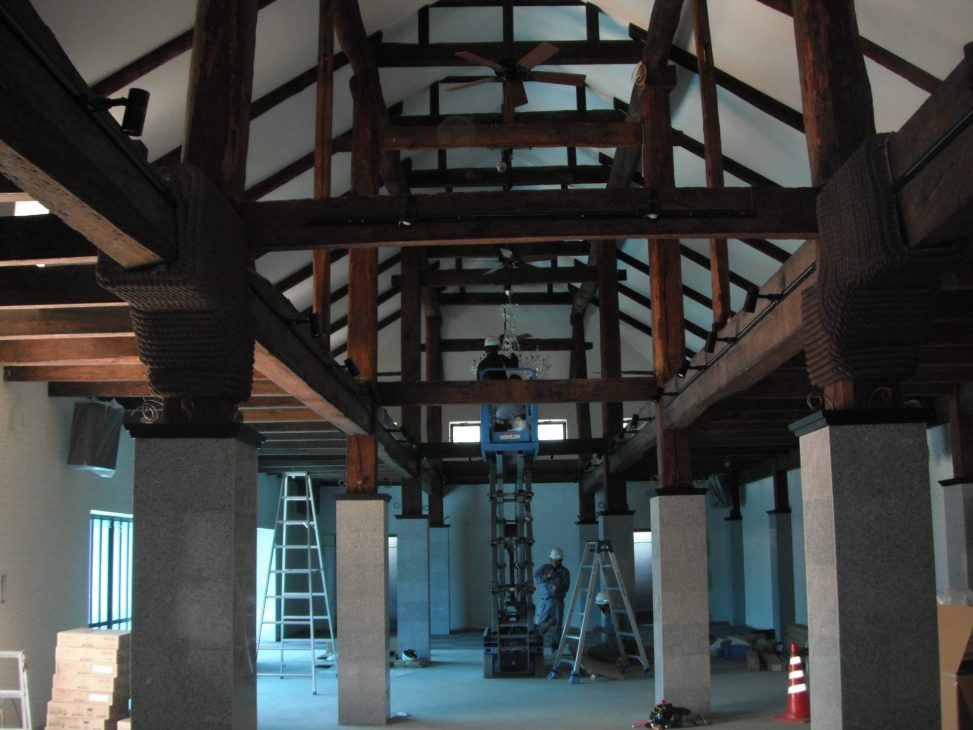 最新の海外インテリア照明の納品事例集 | 和の結婚式場にシャンデリアって合うの?実は相性抜群な理由とは? 〜ザ白梅クラシックガーデン蔵人様 施工事例〜 最新の海外インテリア照明の納品事例集 | 和の結婚式場にシャンデリアって合うの?実は相性抜群な理由とは? 〜ザ白梅クラシックガーデン蔵人様 施工事例〜