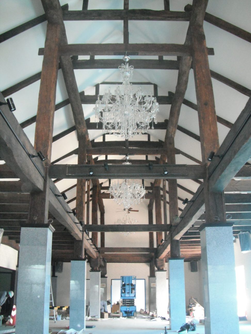 最新の海外インテリア照明の納品事例集 | 和の結婚式場にシャンデリアって合うの?実は相性抜群な理由とは? 〜ザ白梅クラシックガーデン蔵人様 施工事例〜 最新の海外インテリア照明の納品事例集 | 和の結婚式場にシャンデリアって合うの?実は相性抜群な理由とは? 〜ザ白梅クラシックガーデン蔵人様 施工事例〜