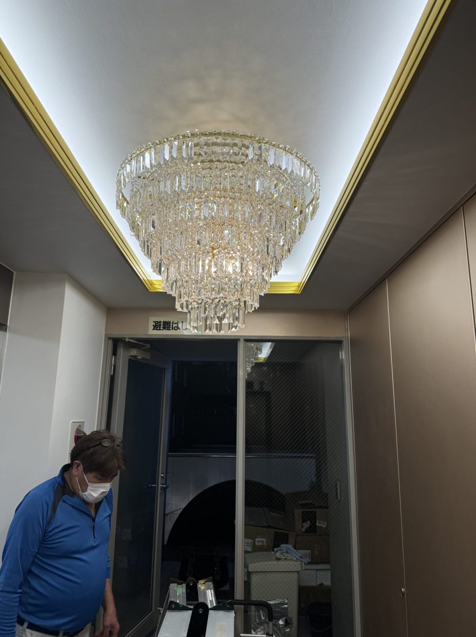 最新の海外インテリア照明の納品事例集 | スワロフスキーシーリングシャンデリアを探しています。売っていますか?|銀座の歯科クリニック様 最新の海外インテリア照明の納品事例集 | スワロフスキーシーリングシャンデリアを探しています。売っていますか?|銀座の歯科クリニック様