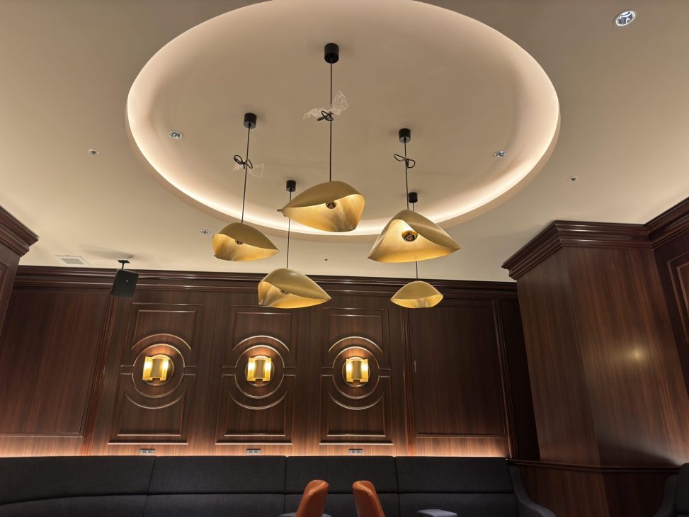 最新の海外インテリア照明の納品事例集 | 2024年のおすすめのモダン照明はありますか?|名古屋市 La Donnaクラブ様 最新の海外インテリア照明の納品事例集 | 2024年のおすすめのモダン照明はありますか?|名古屋市 La Donnaクラブ様