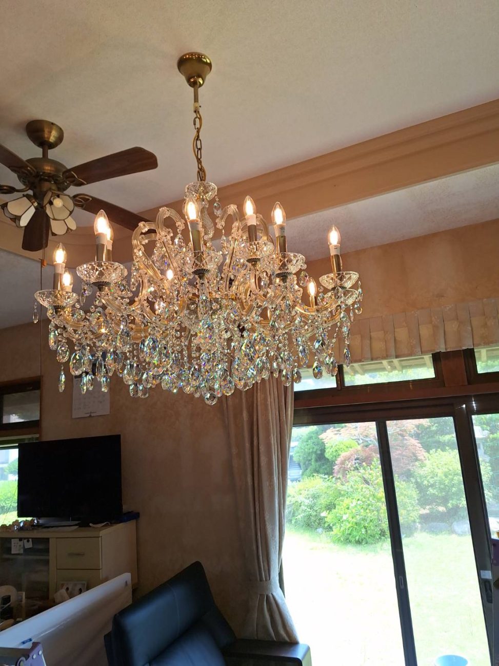 最新の海外インテリア照明の納品事例集 | クリスタルシャンデリアの清掃って効果があるのか?検証しました。|千葉県K様邸 最新の海外インテリア照明の納品事例集 | クリスタルシャンデリアの清掃って効果があるのか?検証しました。|千葉県K様邸