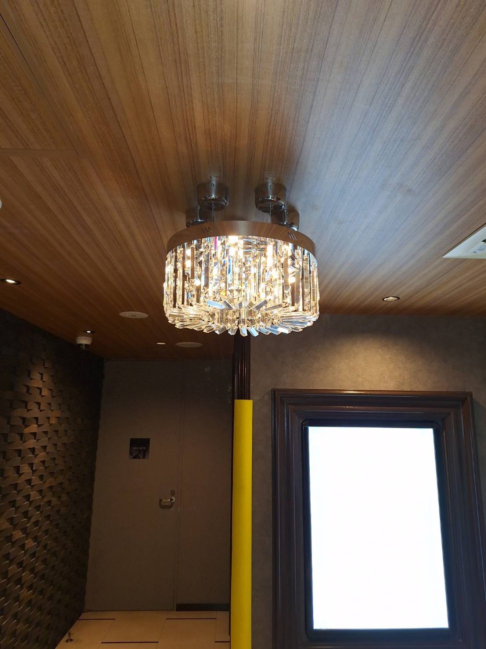 最新の海外インテリア照明の納品事例集 | 最近注目のホテルのエントランスにおすすめのシャンデリアとは?|J&MHOLDINGS様 最新の海外インテリア照明の納品事例集 | 最近注目のホテルのエントランスにおすすめのシャンデリアとは?|J&MHOLDINGS様