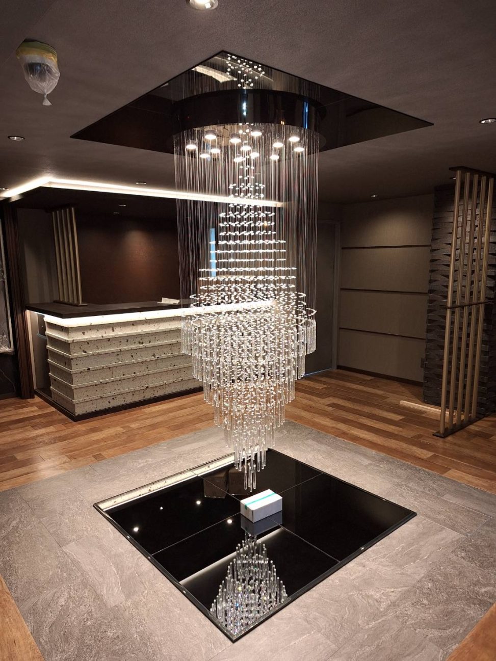 最新の海外インテリア照明の納品事例集 | 最近注目のホテルのエントランスにおすすめのシャンデリアとは?|J&MHOLDINGS様 最新の海外インテリア照明の納品事例集 | 最近注目のホテルのエントランスにおすすめのシャンデリアとは?|J&MHOLDINGS様