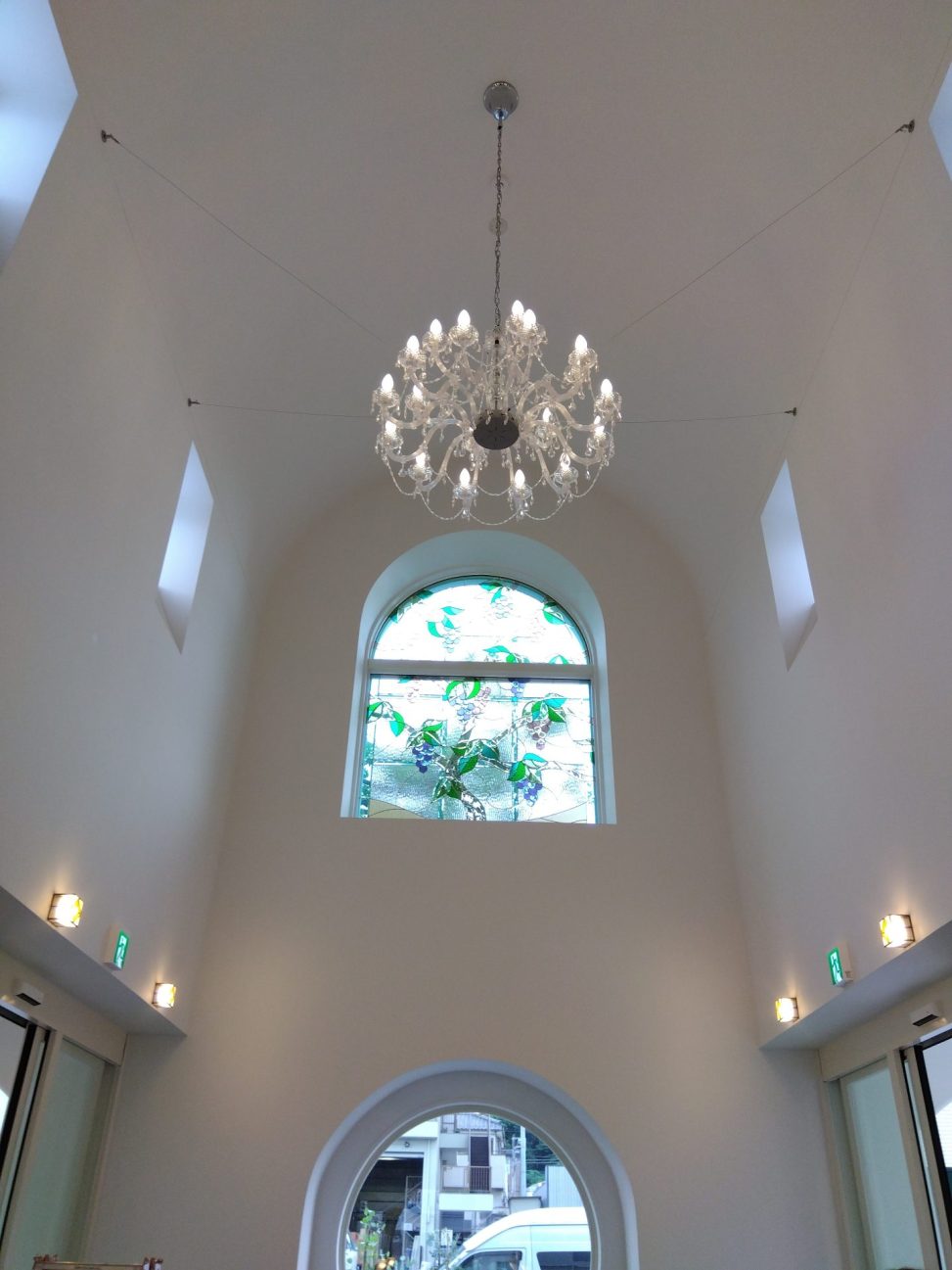 最新の海外インテリア照明の納品事例集 | 保育園で安心にシャンデリアが取り付け出来て、雨風に強いシャンデリアはありますか? 最新の海外インテリア照明の納品事例集 | 保育園で安心にシャンデリアが取り付け出来て、雨風に強いシャンデリアはありますか?