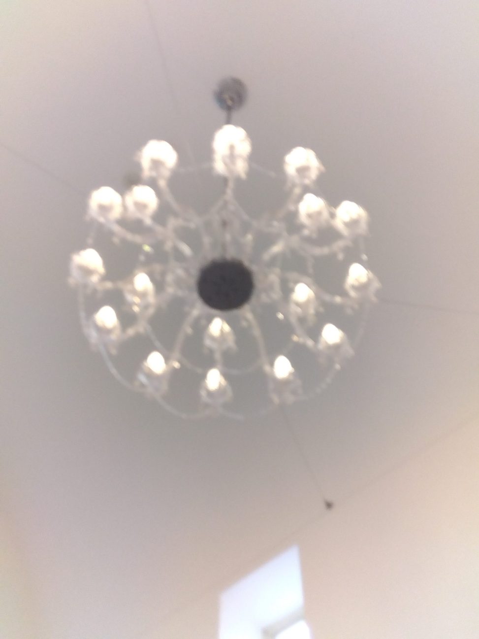 最新の海外インテリア照明の納品事例集 | 保育園で安心にシャンデリアが取り付け出来て、雨風に強いシャンデリアはありますか? 最新の海外インテリア照明の納品事例集 | 保育園で安心にシャンデリアが取り付け出来て、雨風に強いシャンデリアはありますか?