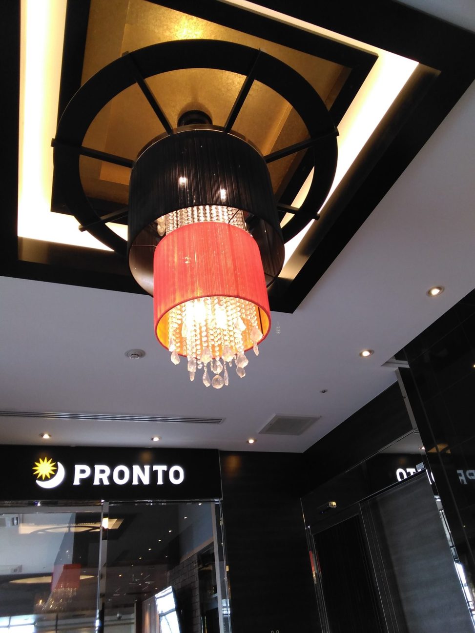 最新の海外インテリア照明の納品事例集 | 同じ空間でこんなにホテルのエントランスのイメージが変わるって知ってました? 最新の海外インテリア照明の納品事例集 | 同じ空間でこんなにホテルのエントランスのイメージが変わるって知ってました?