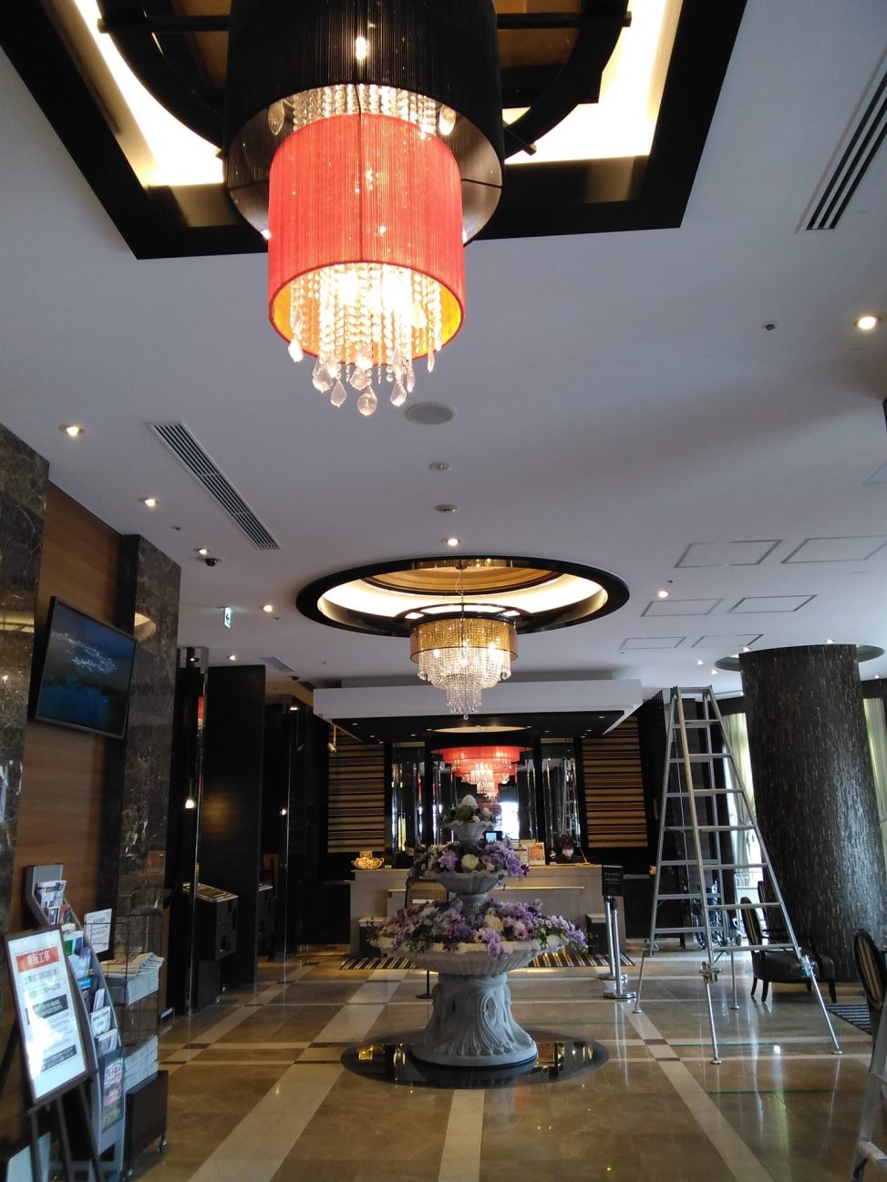 最新の海外インテリア照明の納品事例集 | 同じ空間でこんなにホテルのエントランスのイメージが変わるって知ってました? 最新の海外インテリア照明の納品事例集 | 同じ空間でこんなにホテルのエントランスのイメージが変わるって知ってました?