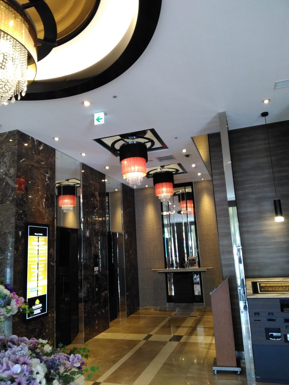最新の海外インテリア照明の納品事例集 | 同じ空間でこんなにホテルのエントランスのイメージが変わるって知ってました? 最新の海外インテリア照明の納品事例集 | 同じ空間でこんなにホテルのエントランスのイメージが変わるって知ってました?