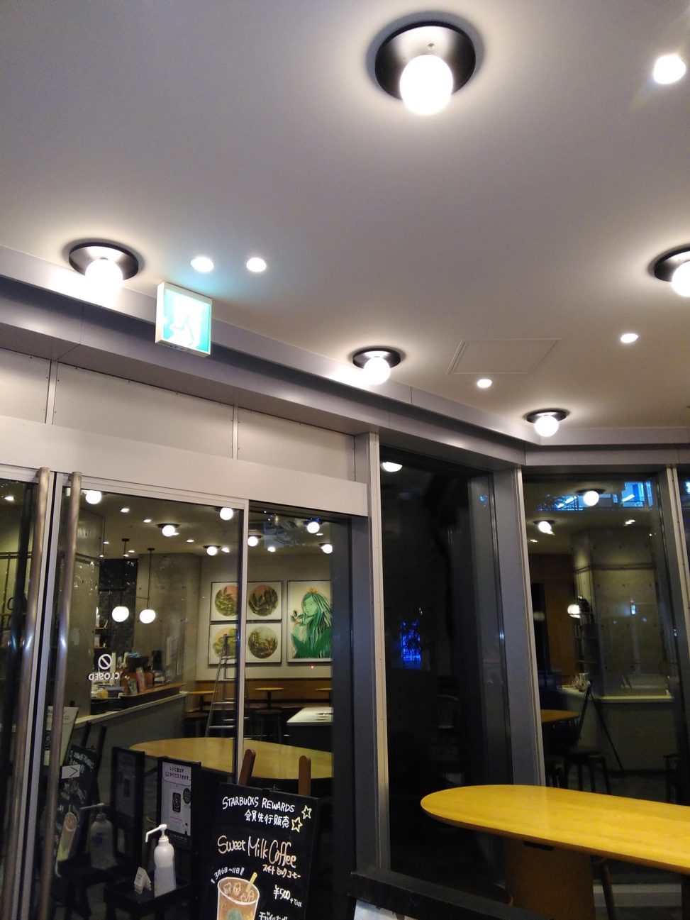 最新の海外インテリア照明の納品事例集 | 同じ空間でこんなにホテルのエントランスのイメージが変わるって知ってました? 最新の海外インテリア照明の納品事例集 | 同じ空間でこんなにホテルのエントランスのイメージが変わるって知ってました?