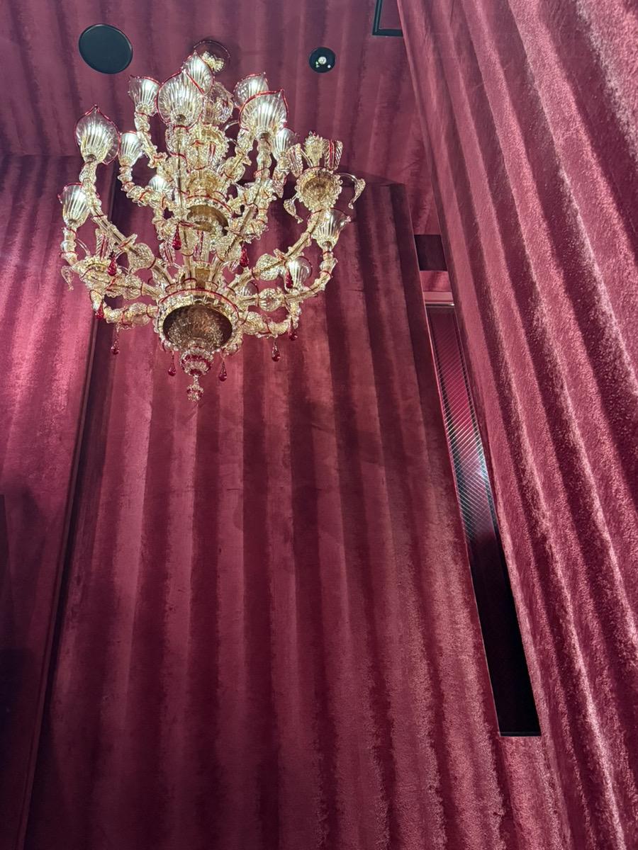 最新の海外インテリア照明の納品事例集 | ムラーノガラスのシャンデリアって、他と何が違うの? 最新の海外インテリア照明の納品事例集 | ムラーノガラスのシャンデリアって、他と何が違うの?