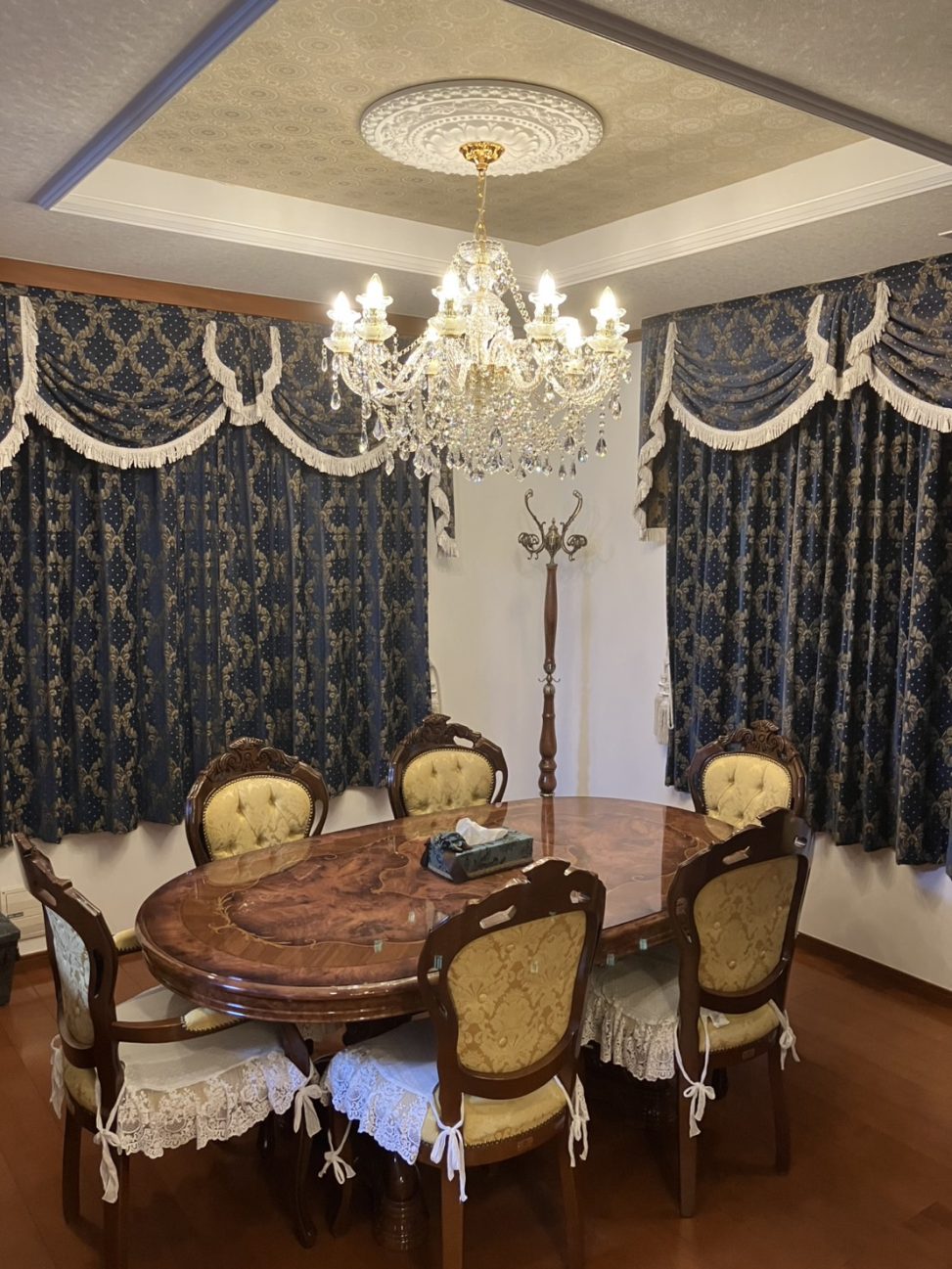 最新の海外インテリア照明の納品事例集 | 憧れの邸宅風リビングに変わる!実例で学ぶシャンデリアの効果とは? 最新の海外インテリア照明の納品事例集 | 憧れの邸宅風リビングに変わる!実例で学ぶシャンデリアの効果とは?