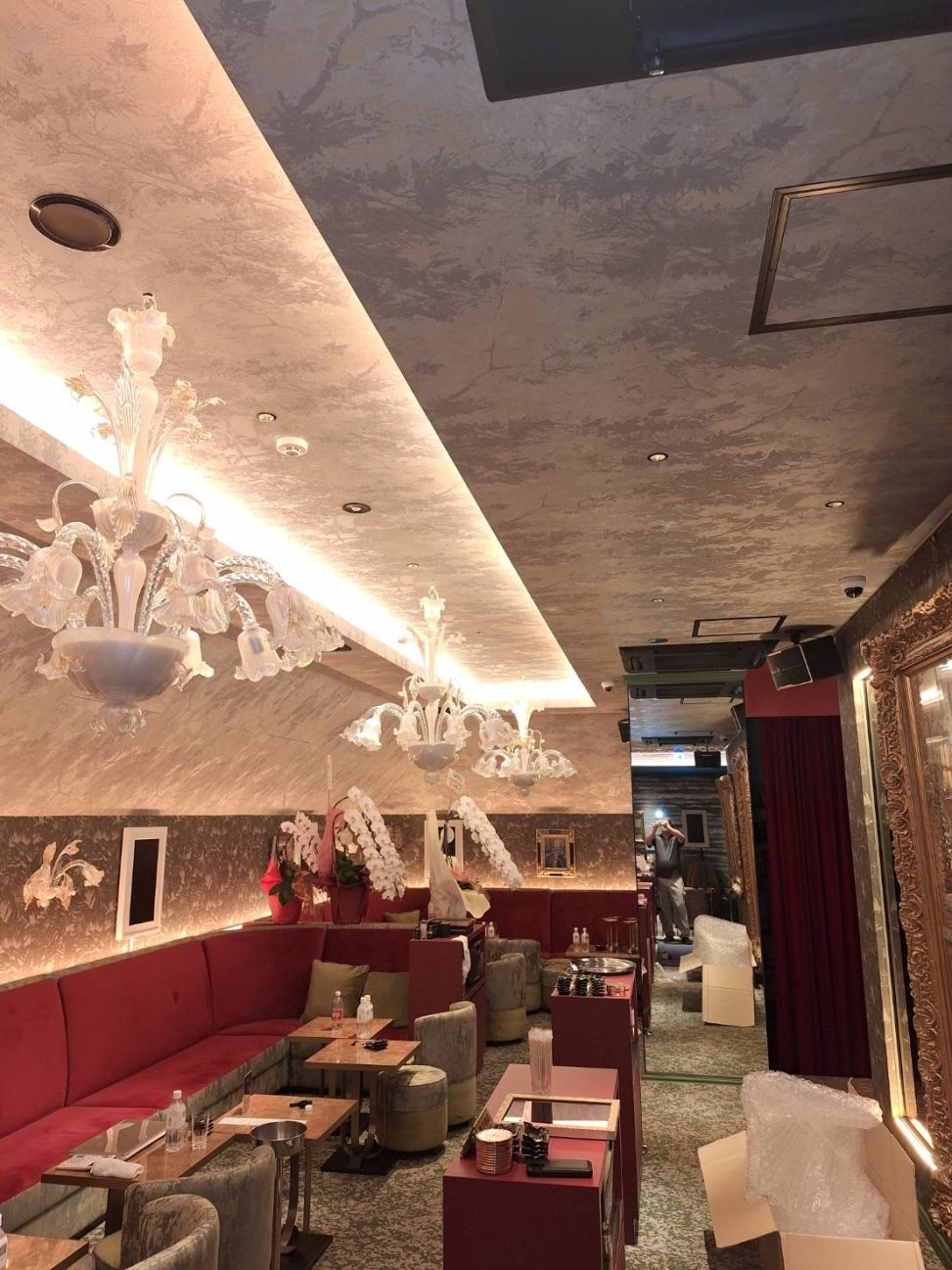 最新の海外インテリア照明の納品事例集 | オパールガラス製ベネチアンシャンデリアが魅せる表情の変化とは? 最新の海外インテリア照明の納品事例集 | オパールガラス製ベネチアンシャンデリアが魅せる表情の変化とは?