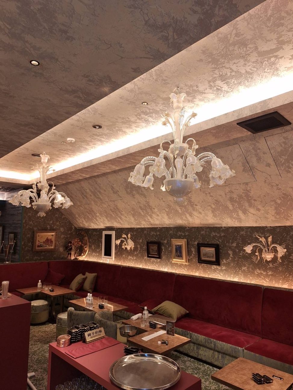 最新の海外インテリア照明の納品事例集 | オパールガラス製ベネチアンシャンデリアが魅せる表情の変化とは? 最新の海外インテリア照明の納品事例集 | オパールガラス製ベネチアンシャンデリアが魅せる表情の変化とは?