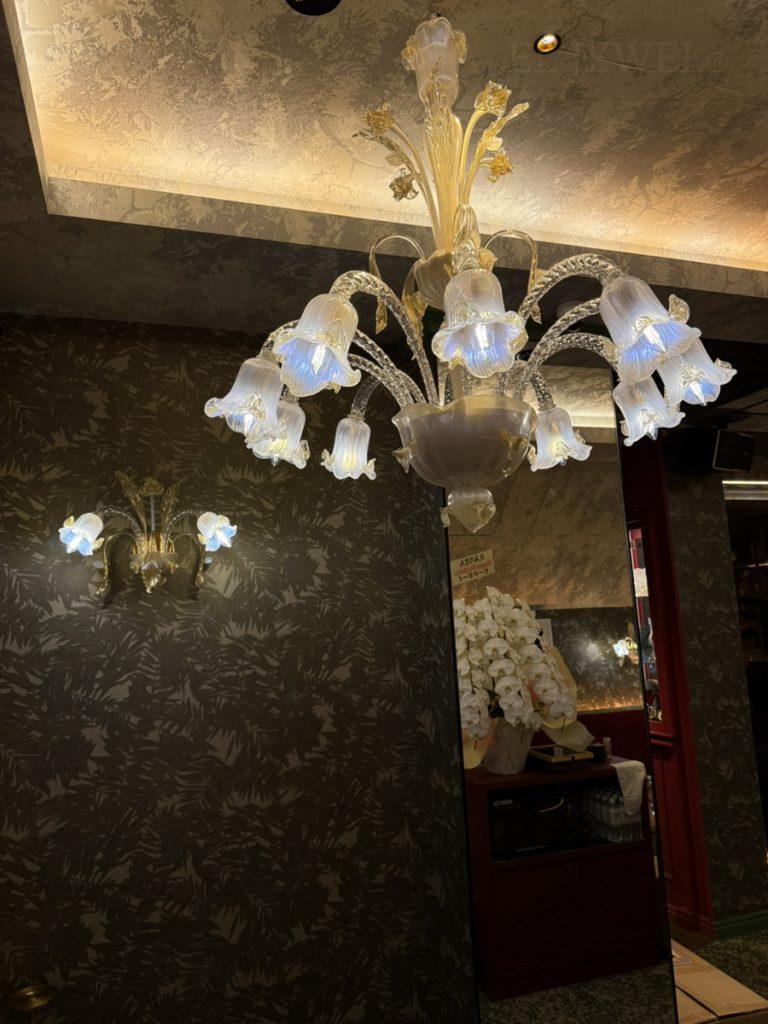 最新の海外インテリア照明の納品事例集 | オパールガラス製ベネチアンシャンデリアが魅せる表情の変化とは? 最新の海外インテリア照明の納品事例集 | オパールガラス製ベネチアンシャンデリアが魅せる表情の変化とは?