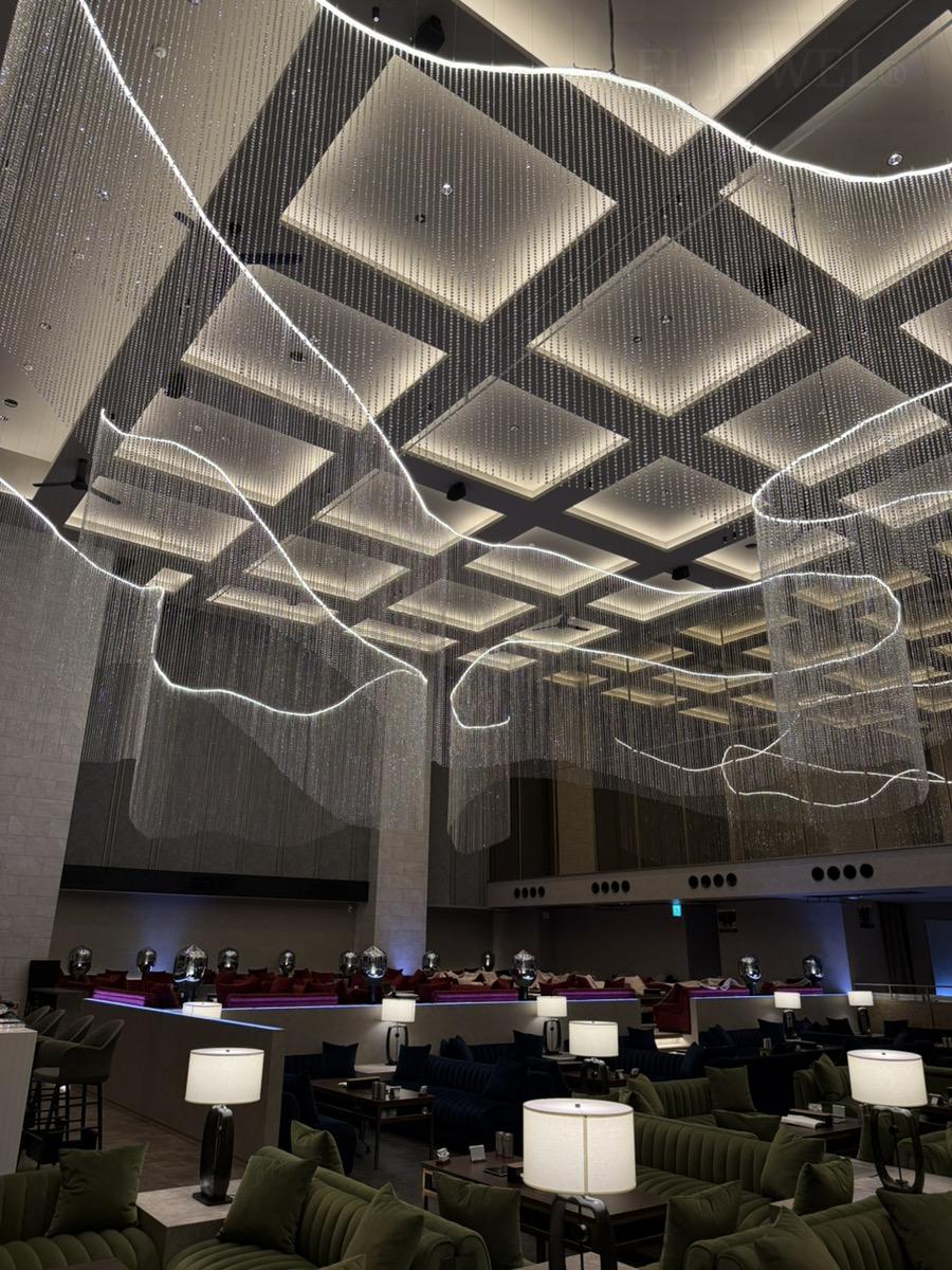 最新の海外インテリア照明の納品事例集 | 商業空間で注目の天井照明!建築家が選ぶ「クリスタルカーテン」の魅力とは? 最新の海外インテリア照明の納品事例集 | 商業空間で注目の天井照明!建築家が選ぶ「クリスタルカーテン」の魅力とは?