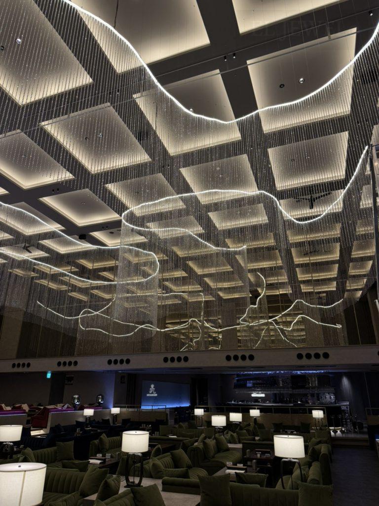 最新の海外インテリア照明の納品事例集 | 商業空間で注目の天井照明!建築家が選ぶ「クリスタルカーテン」の魅力とは? 最新の海外インテリア照明の納品事例集 | 商業空間で注目の天井照明!建築家が選ぶ「クリスタルカーテン」の魅力とは?