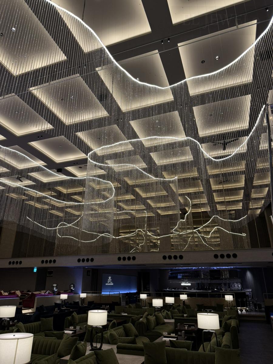 最新の海外インテリア照明の納品事例集 | 商業空間で注目の天井照明!建築家が選ぶ「クリスタルカーテン」の魅力とは? 最新の海外インテリア照明の納品事例集 | 商業空間で注目の天井照明!建築家が選ぶ「クリスタルカーテン」の魅力とは?