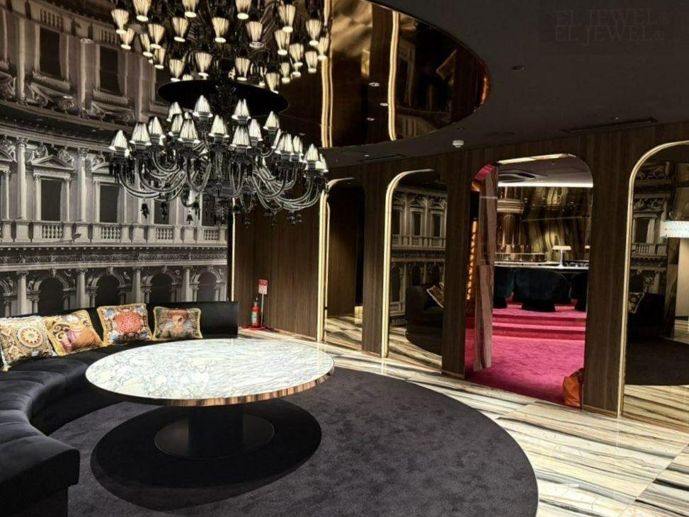 最新の海外インテリア照明の納品事例集 | 高級クラブの照明選びに迷ったら?ブラックシャンデリア実例 最新の海外インテリア照明の納品事例集 | 高級クラブの照明選びに迷ったら?ブラックシャンデリア実例