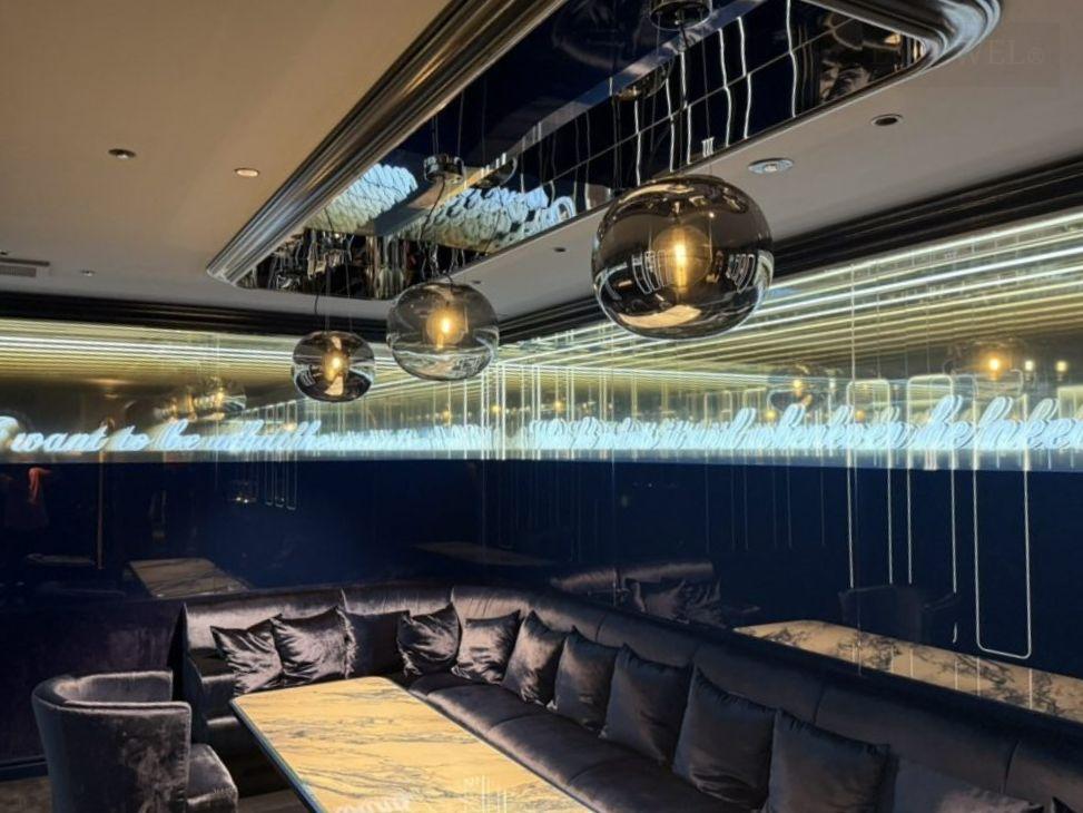 最新の海外インテリア照明の納品事例集 | 高級クラブの照明選びに迷ったら?ブラックシャンデリア実例 最新の海外インテリア照明の納品事例集 | 高級クラブの照明選びに迷ったら?ブラックシャンデリア実例